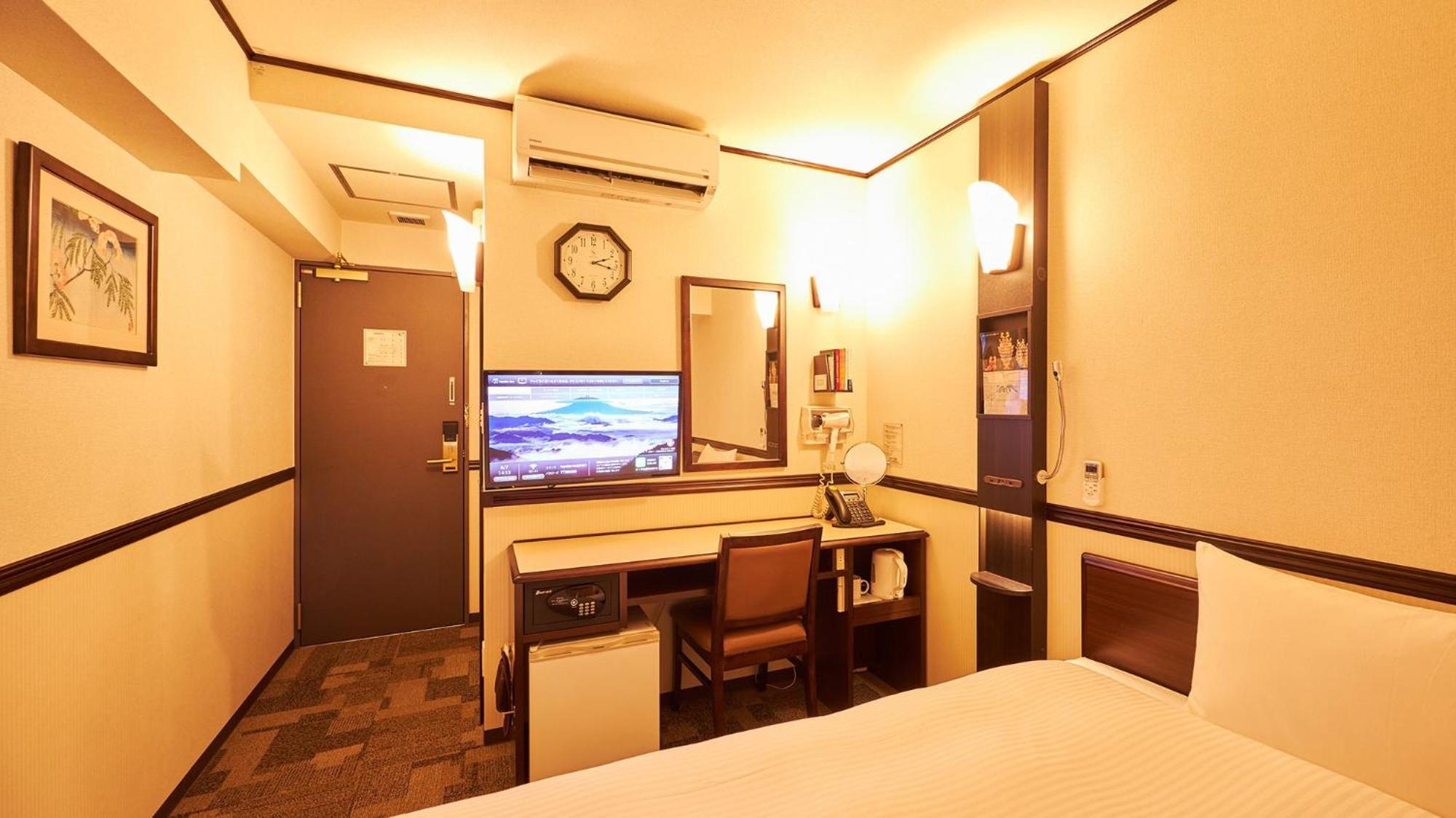 Toyoko Inn Tsu Eki Nishi Guchi Quarto foto